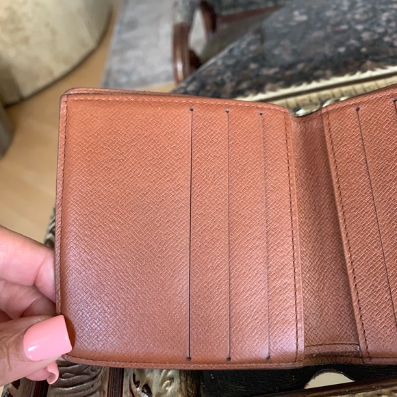 Louis Vuitton Men's Vintage Monogram Wallet - Picture 15 of 16